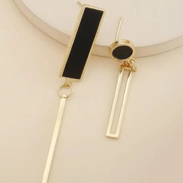 Minimal Drop Earrings