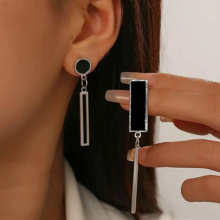 Minimal Drop Earrings